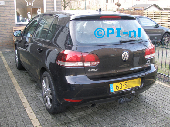Parkeersensoren ingebouwd door PI-nl in een Volkswagen Golf TSI met canbus, uit 2011. De pieper (set E 2015) werd verstopt.