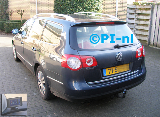 Parkeersensoren ingebouwd door PI-nl in een Volkswagen Passat Variant Highline met canbus uit 2006. De display (set B 2016) werd linksvoor bij de a-stijl gemonteerd.