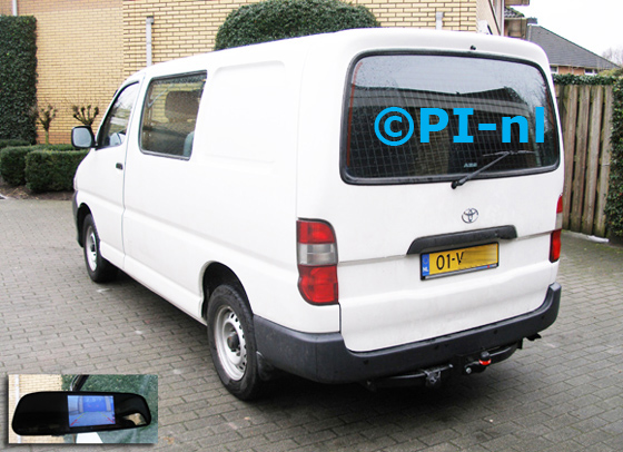 Parkeersensoren ingebouwd door PI-nl in een Toyota HiAce uit 2008. De spiegeldisplay (set D 2016) is van de set met camera en sensoren.