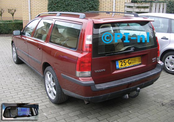 Parkeersensoren ingebouwd door PI-nl in een Volvo V70 uit 2001. De spiegeldisplay (set D 2016) is van de set met camera en sensoren.
