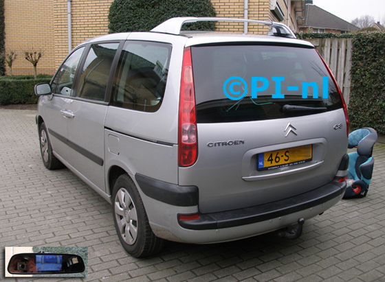 Parkeersensoren ingebouwd door PI-nl in een Citroen C8 uit 2006. De spiegeldisplay (set D 2016) is van de set met camera en sensoren.