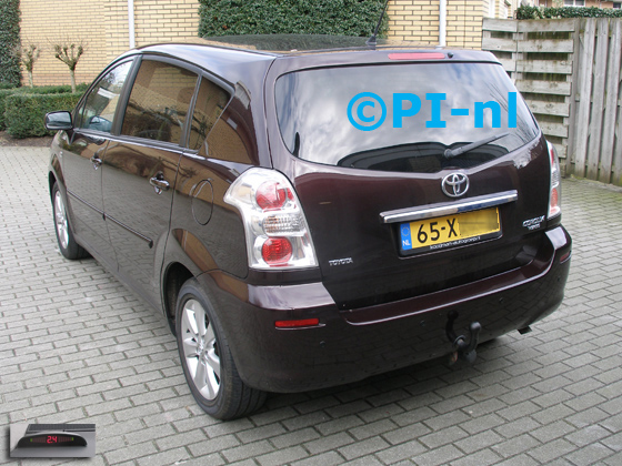 Parkeersensoren ingebouwd door PI-nl in een Toyota Corolla Verso uit 2007. De display (set A 2016) werd linksvoor bij de a-stijl gemonteerd.