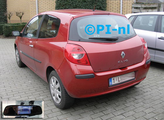 Parkeersensoren ingebouwd door PI-nl in een Renault Clio uit 2008. De spiegeldisplay (set D 2016) is van de set met camera en sensoren.