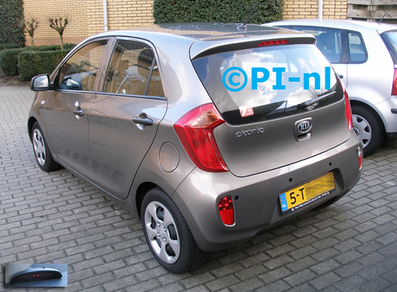 Parkeersensoren ingebouwd door PI-nl in een Kia Picanto uit 2014. De display (set A 2016) werd linksvoor bij de a-stijl gemonteerd. De sensoren werden op verzoek niet op kleur gespoten.