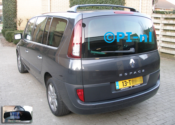 Parkeersensoren ingebouwd door PI-nl in een Renault Grand Espace 2.0T uit 2012. De spiegeldisplay (set D 2016) is van de set met camera en sensoren.