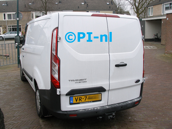 Parkeersensoren ingebouwd door PI-nl in een Ford Transit Custom uit 2015. De pieper (set E 2016) werd verstopt.