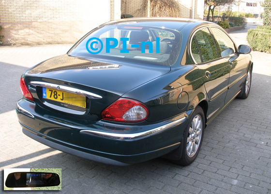 Parkeersensoren ingebouwd door PI-nl in een Jaguar S-Type 2.0 V6 uit 2002. De spiegeldisplay (set D 2016) is van de set met camera en sensoren.