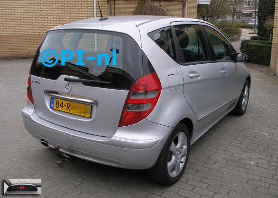 Parkeersensoren ingebouwd door PI-nl in een nog een Mercedes-Benz A-klasse Avantgarde uit 2005. De display (set A 2016) werd linksvoor bij de a-stijl gemonteerd.