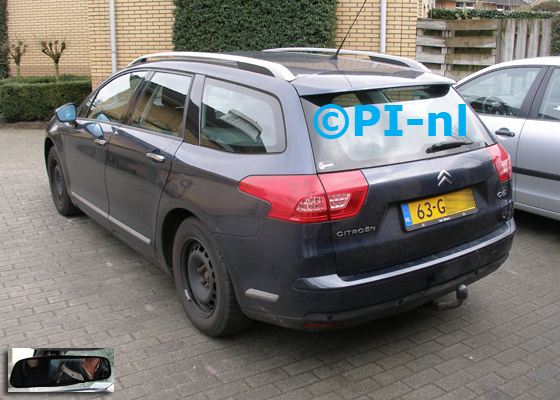 Parkeersensoren ingebouwd door PI-nl in een Citroën C5 Tourer uit 2008. De spiegeldisplay (set D 2016) is van de set met camera en sensoren.