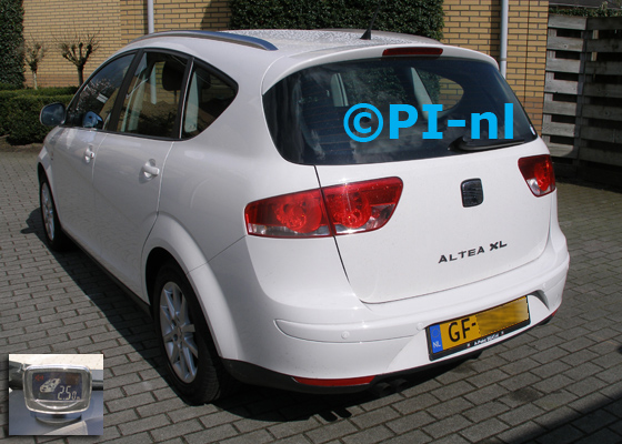 Parkeersensoren ingebouwd door PI-nl in een Seat Altea XL uit 2010. De display (set B2 2016) werd linksvoor bij de a-stijl gemonteerd.