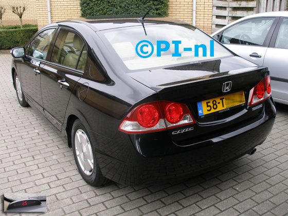 Parkeersensoren ingebouwd door PI-nl in een Honda Civic Hybride uit 2007. De display (set A 2016) werd linksvoor bij de a-stijl gemonteerd.