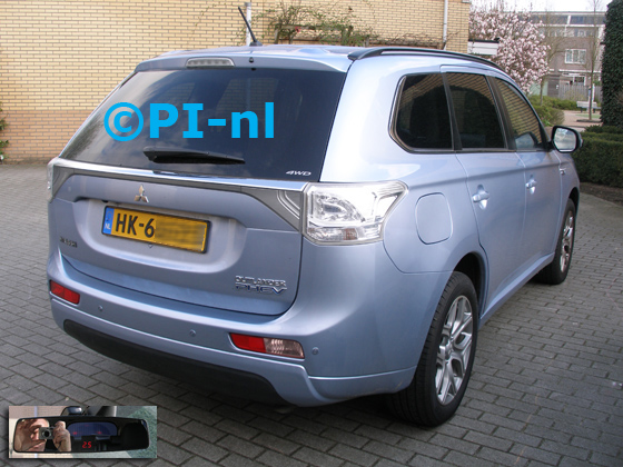 Parkeersensoren ingebouwd door PI-nl in een Mitsubishi Outlander PHEV uit 2015. De display (set C 2016) is het spiegelmodel.