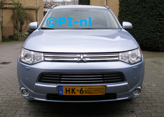 Parkeersensoren ingebouwd door PI-nl in een Mitsubishi Outlander PHEV uit 2015. De display (set C 2016) is het spiegelmodel.