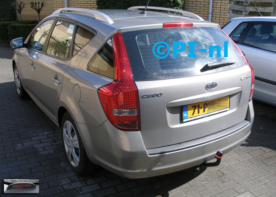 OEM-parkeersensoren ingebouwd door PI-nl in een Kia Cee'd uit 2011. De display (set H 2016) werd linksvoor bij de a-stijl gemonteerd.