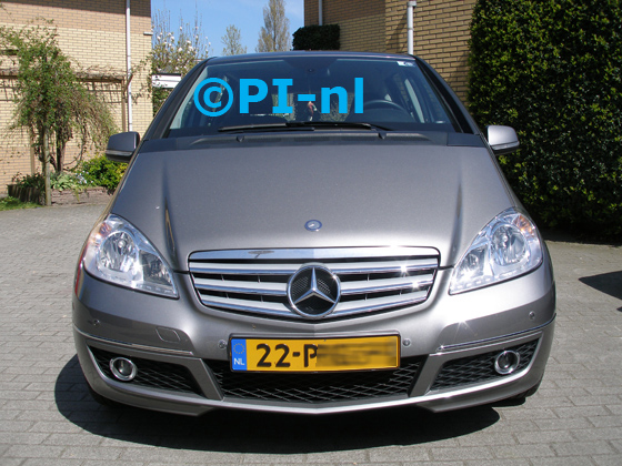 Parkeersensoren ingebouwd door PI-nl in een de voorbumper van een Mercedes-Benz A160 uit 2011. De pieper (set E 2016) werd verstopt.