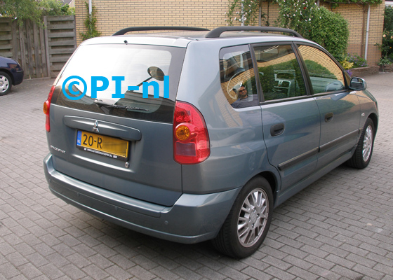 Parkeersensoren ingebouwd door PI-nl in een Mitsubishi SpaceStar Instyle Avance 1.6 uit 2005. De display (set A 2016) werd linksvoor bij de a-stijl gemonteerd.