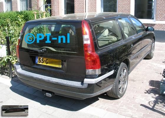Parkeersensoren ingebouwd door PI-nl in een Volvo V70 uit 2000. De display (set A 2016) werd linksvoor bij de a-stijl gemonteerd.