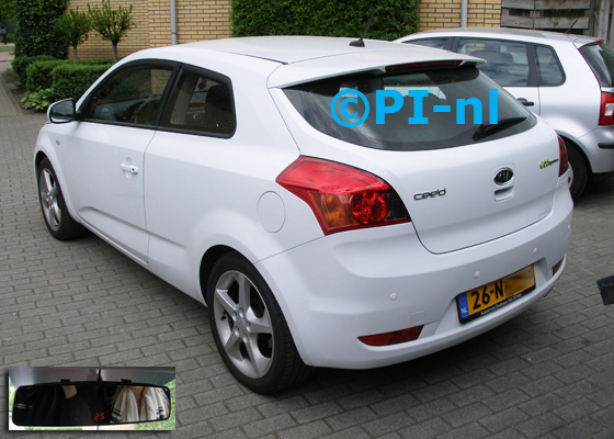 Parkeersensoren ingebouwd door PI-nl in een Kia Cee'd uit 2010. De display (set C 2016) is de spiegeldisplay. Er werden standaard witte sensoren gemonteerd.