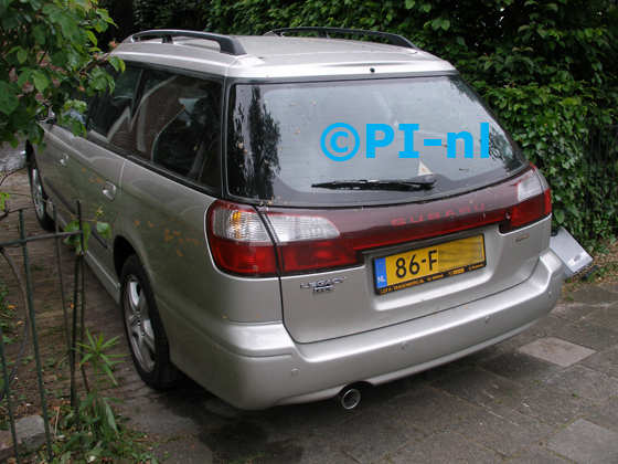 Parkeersensoren ingebouwd door PI-nl in een Subaru Legacy GX uit 2000. De pieper (set E 2016) werd verstopt.