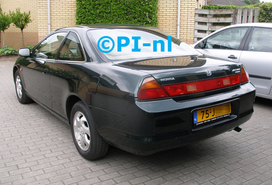 Parkeersensoren ingebouwd door PI-nl in een Honda Accord Coupe uit 2002. De pieper (set E 2016) werd verstopt.