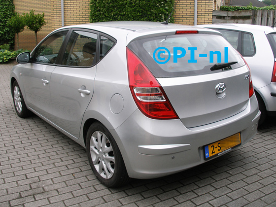 Parkeersensoren ingebouwd door PI-nl in een Hyundai i30 hatchback uit 2007. De pieper (set E 2016) werd verstopt. Er werden standaard zilveren sensoren gemonteerd.