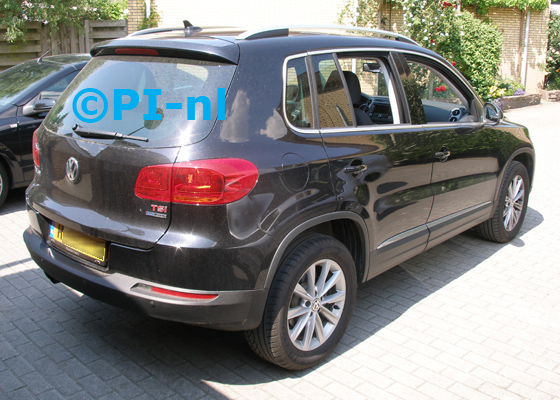 Parkeersensoren ingebouwd door PI-nl in een Volkswagen Tiguan Sport & Style uit 2013. De pieper (set E 2016) werd verstopt. De sensoren werden antraciet gespoten.