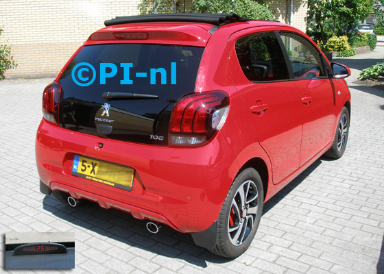 OEM-parkeersensoren ingebouwd door PI-nl in een Peugeot 108 uit 2013. De display (set H 2016) werd linksvoor bij de a-stijl gemonteerd.