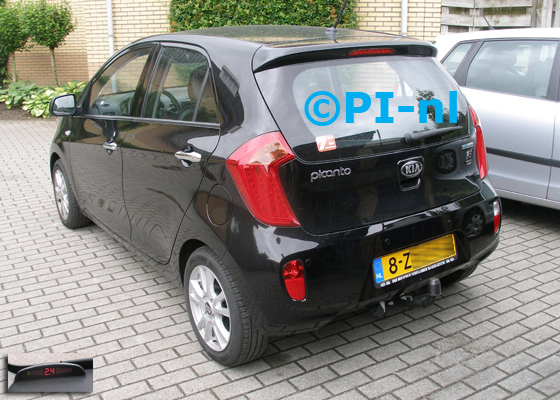 Parkeersensoren ingebouwd door PI-nl in een Kia Picanto uit 2015. De display (set A 2016) werd linksvoor bij de a-stijl gemonteerd.