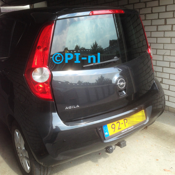 Parkeersensoren ingebouwd door PI-nl in een Opel Agila uit 2011. De display (set B1 2016) werd linksvoor bij de a-stijl gemonteerd.