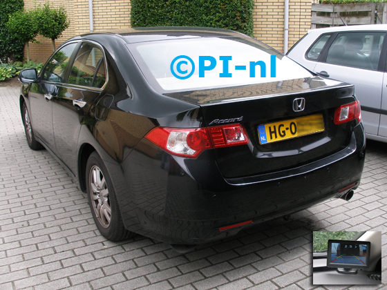 Parkeersensoren (set D 2016) ingebouwd door PI-nl in een Honda Accord uit 2009. De monitor werd rechtsvoor bij de a-stijl gemonteerd en is van de set met bumpercamera en sensoren.