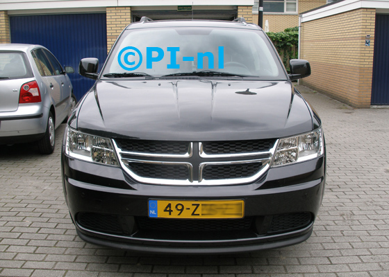 Parkeersensoren ingebouwd door PI-nl in een Dodge Journey uit 2011. De spiegeldisplay (set D 2016) is van de set met camera en sensoren.