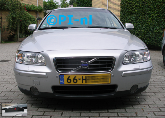 Parkeersensoren ingebouwd door PI-nl in de voorbumper van een Volvo S60 uit 2009. De display (set A 2016) werd linksvoor bij de a-stijl gemonteerd.