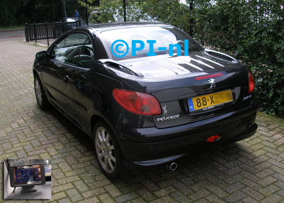 Parkeersensoren ingebouwd door PI-nl in een Peugeot 206 CC uit 2007. De display (set B1 2016) werd linksvoor bij de a-stijl gemonteerd.