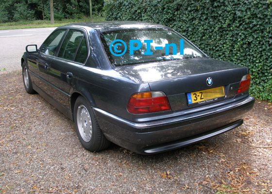 Parkeersensoren ingebouwd door PI-nl in een BMW 7 -serie Automaat uit 1998. De pieper (set E 2016) werd verstopt.