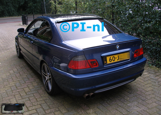 OEM-parkeersensoren ingebouwd door PI-nl in een BMW 3-serie (E46) Coupé uit 2001. De spiegeldisplay (set I 2016) is van de set met camera en sensoren.