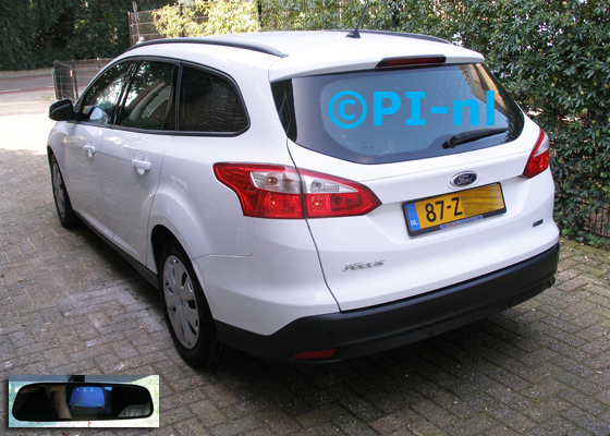 Parkeersensoren ingebouwd door PI-nl in een Ford Focus Wagon uit 2013. De spiegeldisplay (set D 2016) is van de set met camera en sensoren.