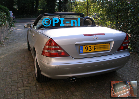 Parkeersensoren ingebouwd door PI-nl in een Mercedes SLK cabriolet met canbus uit 2004. De display (set A 2016) werd in de middenconsole gemonteerd.