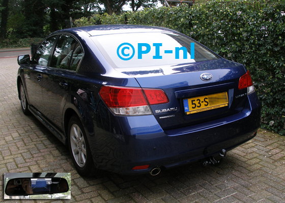 Parkeersensoren ingebouwd door PI-nl in een Subaru Legacy sedan uit 2011. De spiegeldisplay (set D 2016) is van de set met camera en sensoren.