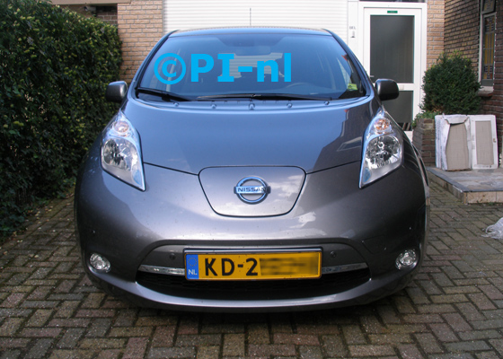 Parkeersensoren ingebouwd door PI-nl in de voorbumper van een Nissan Leaf Acenta (nieuw) uit 2016. De display (set A 2016) werd op het dashboard gemonteerd.