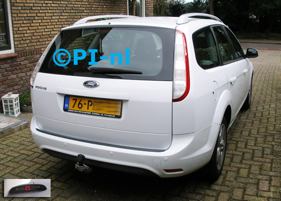 Parkeersensoren ingebouwd door PI-nl in een Ford Focus Wagon uit 2011. De display (set A 2016) werd linksvoor bij de a-stijl geplaatst.