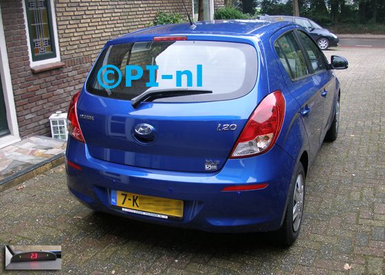 Parkeersensoren ingebouwd door PI-nl in een Hyundai i20 uit 2013. De display (set A 2016) werd linksvoor bij de a-stijl gemonteerd.