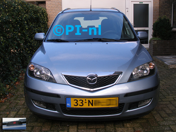 Parkeersensoren ingebouwd door PI-nl in de voorbumper van een Mazda 2 Automaat uit 2003. De display (set A 2016) werd achter het stuur op het dashboard gemonteerd.