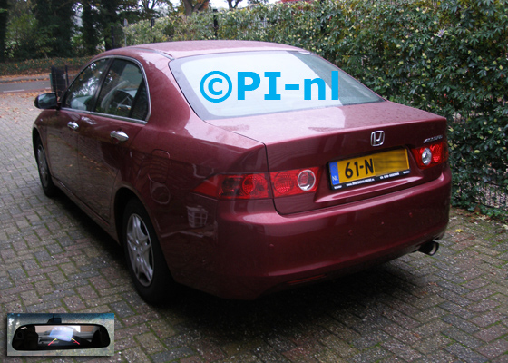 Parkeersensoren ingebouwd door PI-nl in een Honda Accord uit 2003. De spiegeldisplay (set D 2016) is van de set met camera en sensoren.