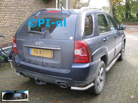 Parkeersensoren ingebouwd door PI-nl in een Kia Sportage uit 2010. De spiegeldisplay (set D 2016) is van de set met camera en sensoren.