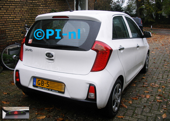 Parkeersensoren ingebouwd door PI-nl in een Kia Picanto uit 2015. De display (set A 2016) werd linksvoor bij de a-stijl gemonteerd. Er werden standaard witte sensoren gemonteerd.