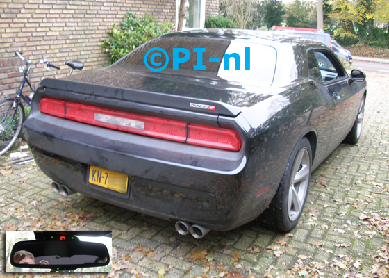 Parkeersensoren ingebouwd door PI-nl in een Dodge Challenger uit 2008. De display (set A 2016) werd op de binnenspiegel gemonteerd.