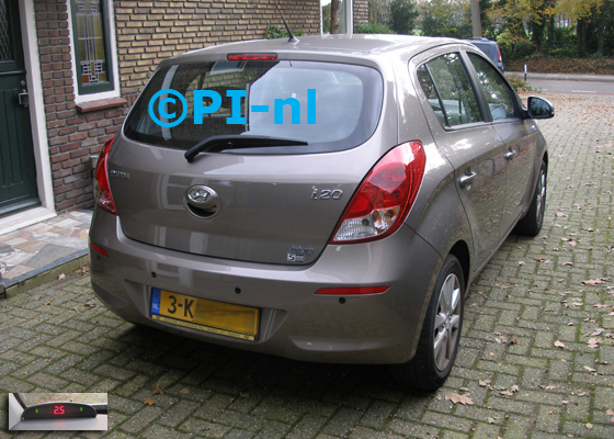 Parkeersensoren ingebouwd door PI-nl in een Hyundai i20 uit 2012. De display (set A 2016) werd linksvoor bij de a-stijl gemonteerd.