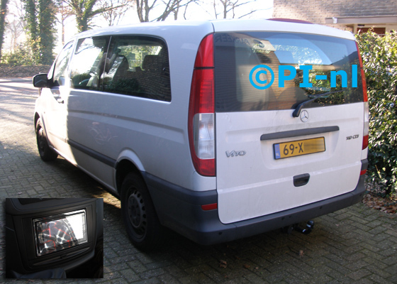 Parkeersensoren ingebouwd door PI-nl in een Mercedes Vito (lang) met canbus uit 2012. De spiegeldisplay (set D 2016) is van de set met camera en sensoren en werd aangesloten op een eigen scherm.