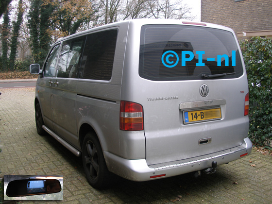 Parkeersensoren ingebouwd door PI-nl in een Volkswagen Transporter TDI uit 2005. De spiegeldisplay (set D 2016) is van de set met camera en sensoren. Er werden standaard zilveren sensoren gemonteerd.