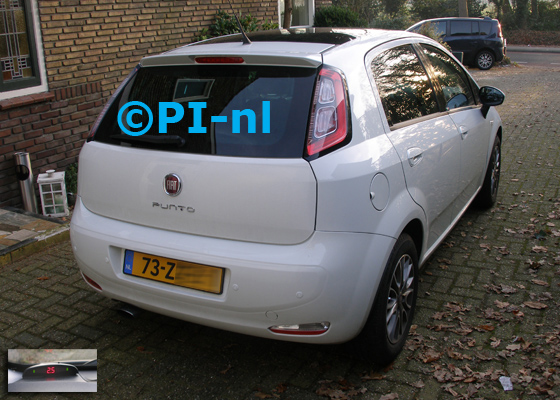 Parkeersensoren ingebouwd door PI-nl in een Fiat Punto TwinAir Lounge uit 2012. De display (set A 2016) werd linksvoor bij de a-stijl gemonteerd.